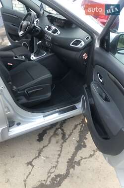 Минивэн Renault Scenic 2010 в 