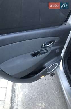 Минивэн Renault Scenic 2010 в 