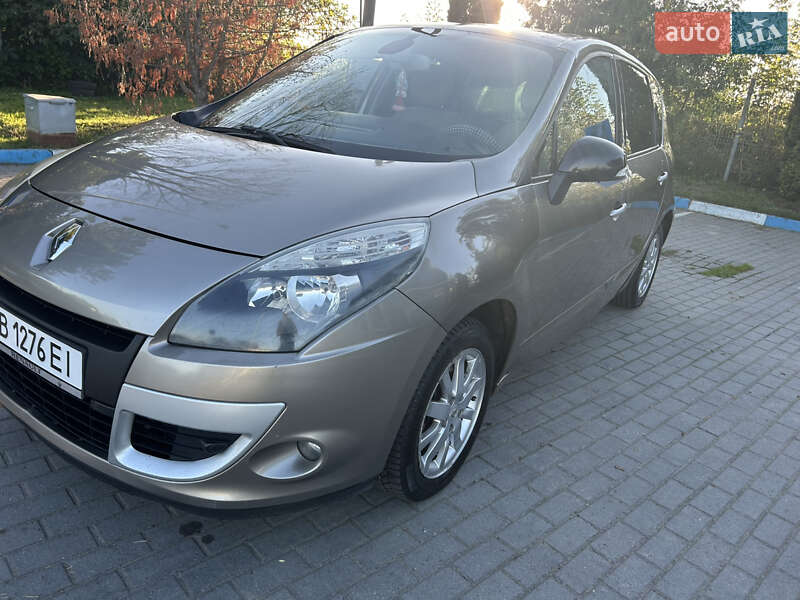 Минивэн Renault Scenic 2011 в 