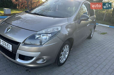 Минивэн Renault Scenic 2011 в 