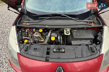 Минивэн Renault Scenic 2009 в 