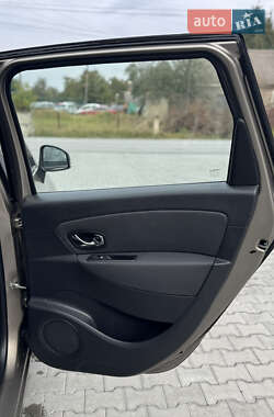 Минивэн Renault Scenic 2012 в 