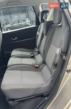 Минивэн Renault Scenic 2012 в 