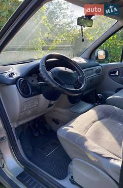 Минивэн Renault Scenic 2003 в 