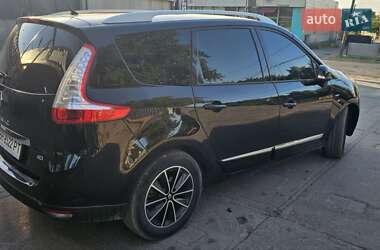 Минивэн Renault Scenic 2015 в 