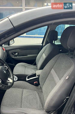 Минивэн Renault Scenic 2011 в 