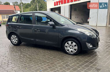 Минивэн Renault Scenic 2011 в 