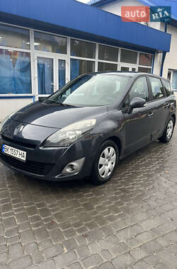 Минивэн Renault Scenic 2011 в 