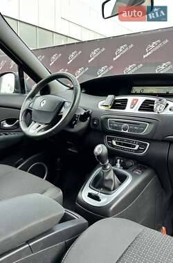 Минивэн Renault Scenic 2009 в 