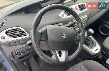 Минивэн Renault Scenic 2010 в 