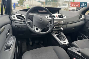 Минивэн Renault Scenic 2010 в 