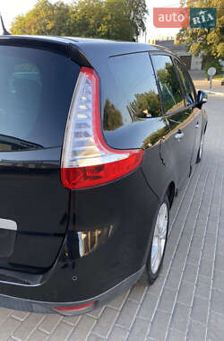 Минивэн Renault Scenic 2011 в 