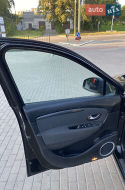 Минивэн Renault Scenic 2011 в 