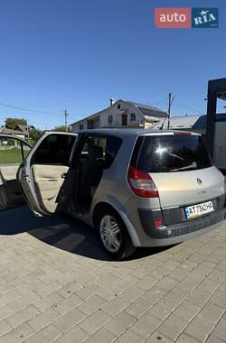 Минивэн Renault Scenic 2004 в 