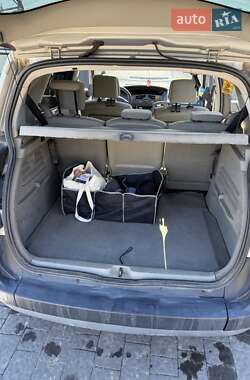 Минивэн Renault Scenic 2004 в 
