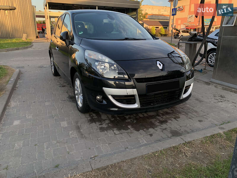 Минивэн Renault Scenic 2010 в 