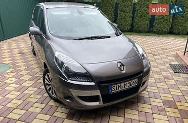 Минивэн Renault Scenic 2011 в 