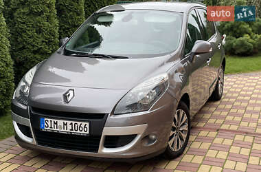 Минивэн Renault Scenic 2011 в 