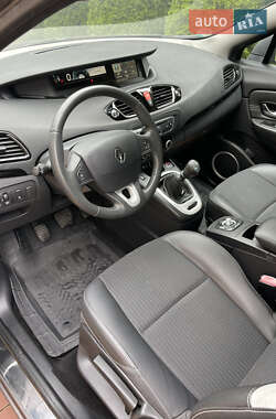 Минивэн Renault Scenic 2011 в 