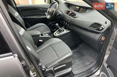 Минивэн Renault Scenic 2011 в 