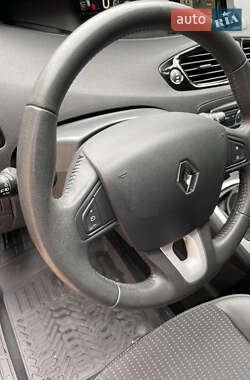 Минивэн Renault Scenic 2011 в 