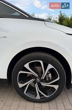 Минивэн Renault Scenic 2017 в 