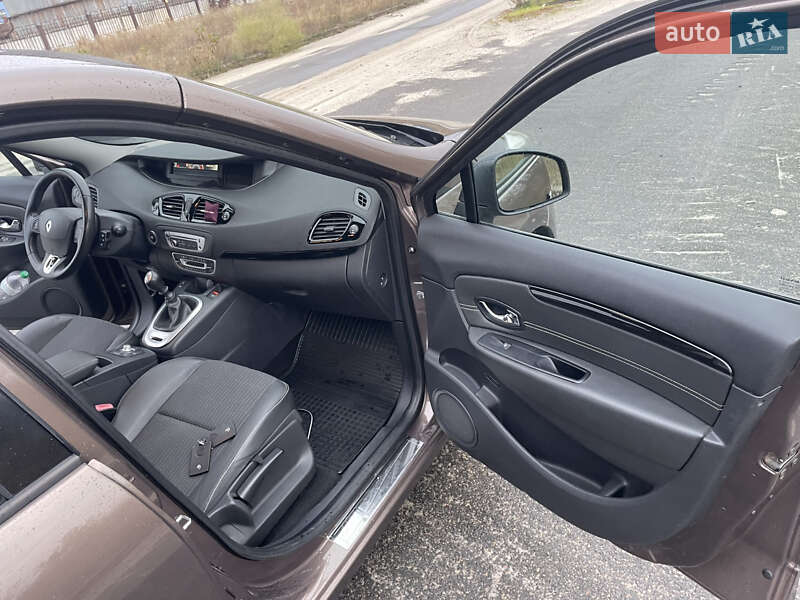 Минивэн Renault Scenic 2014 в Киеве