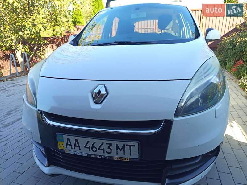 Минивэн Renault Scenic 2013 в 