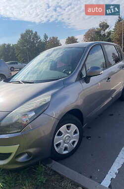Минивэн Renault Scenic 2009 в 