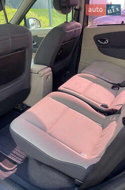 Минивэн Renault Scenic 2009 в 
