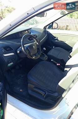 Минивэн Renault Scenic 2013 в 