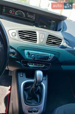 Минивэн Renault Scenic 2015 в 