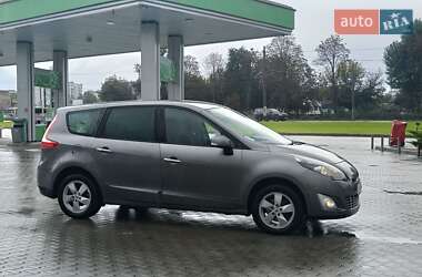 Минивэн Renault Scenic 2009 в 