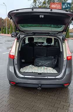 Минивэн Renault Scenic 2009 в 