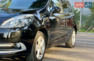 Минивэн Renault Scenic 2015 в 