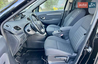 Минивэн Renault Scenic 2015 в 