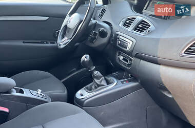 Минивэн Renault Scenic 2015 в 