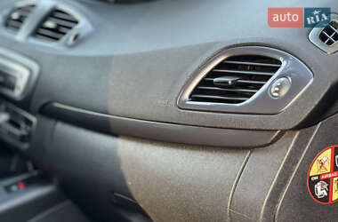 Минивэн Renault Scenic 2015 в 
