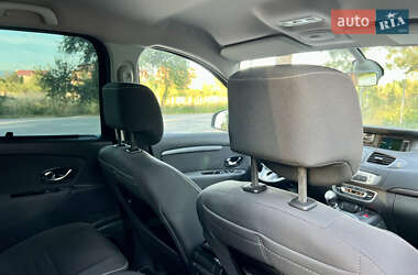 Минивэн Renault Scenic 2015 в 