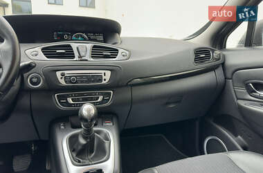 Минивэн Renault Scenic 2012 в 