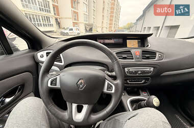 Минивэн Renault Scenic 2012 в 