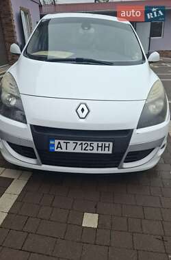 Минивэн Renault Scenic 2011 в Снятине