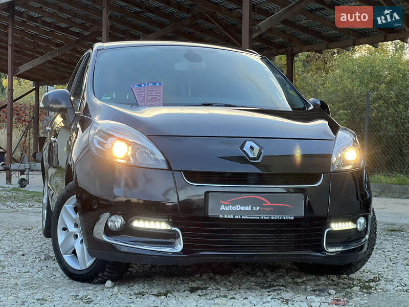 Минивэн Renault Scenic 2012 в 