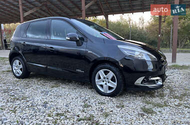 Минивэн Renault Scenic 2012 в 