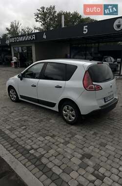 Минивэн Renault Scenic 2010 в 