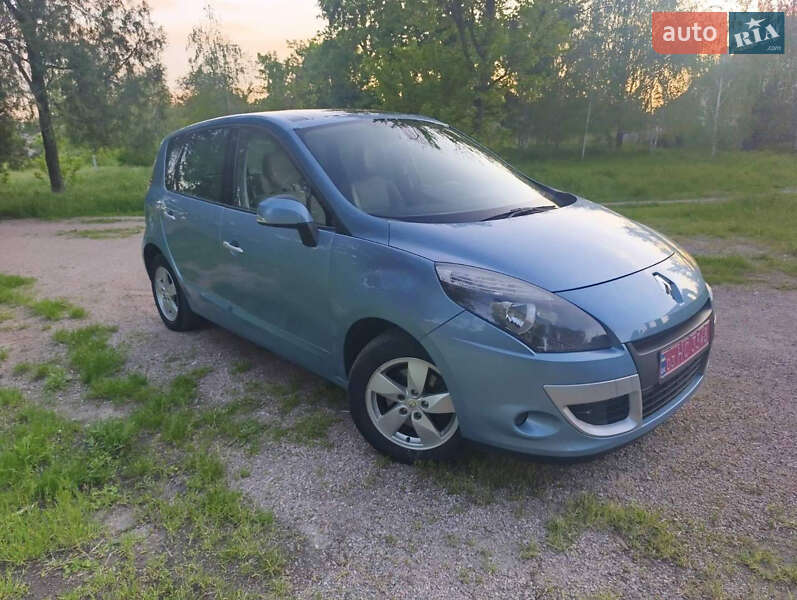 Минивэн Renault Scenic 2010 в 