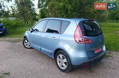 Минивэн Renault Scenic 2010 в 