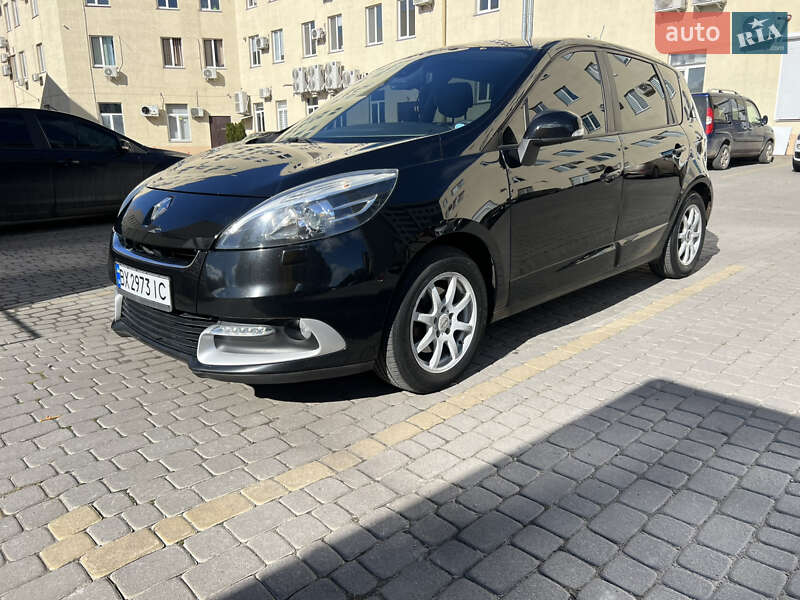 Минивэн Renault Scenic 2012 в 