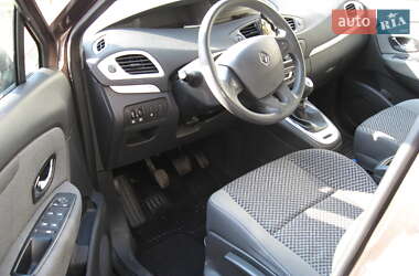 Минивэн Renault Scenic 2011 в 