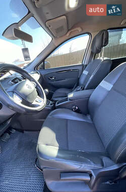 Минивэн Renault Scenic 2012 в 